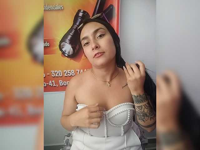 Ashly-7's BongaCams show and profile