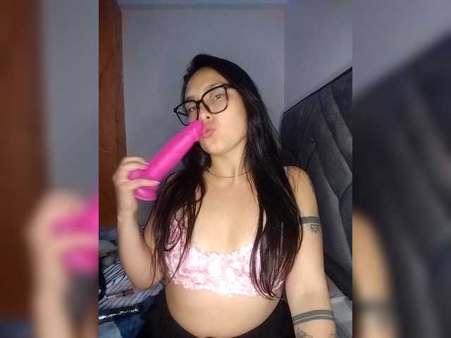 Ashly-7's BongaCams show and profile