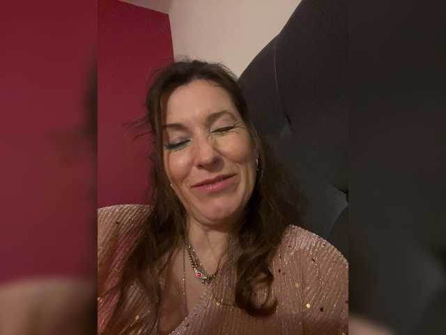 Lucywhite1128's BongaCams show and profile