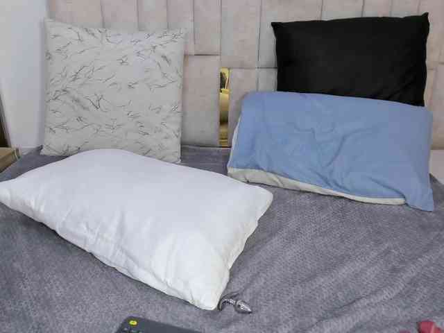 Slutty-Sucker Live Webcam on BongaCams