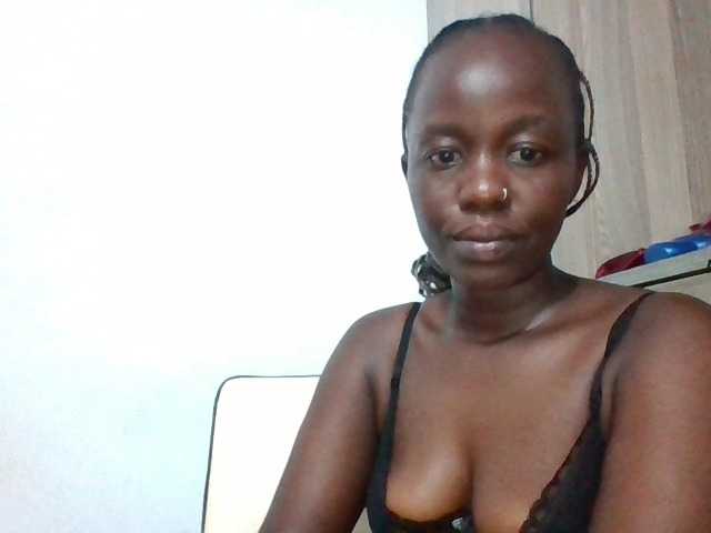 le modèle Palomaa est en webcam porno dans un show sur le site bongacams, il possède les tags suivants: Ebony,Brunette,Shaved