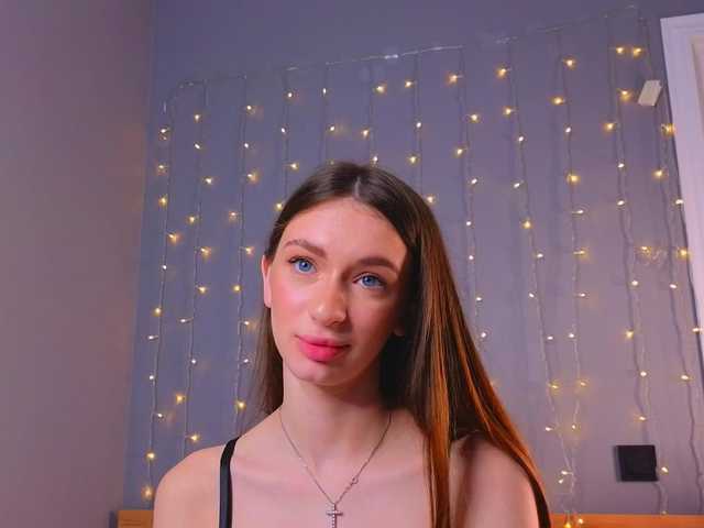 sarah-luvu's BongaCams show and profile