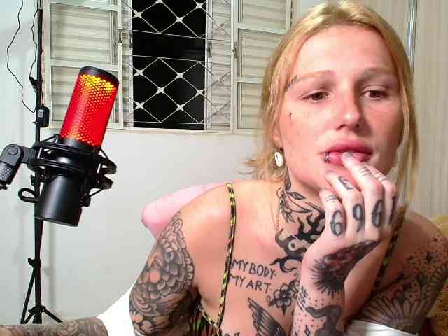 LuaWildolf Live Webcam on BongaCams