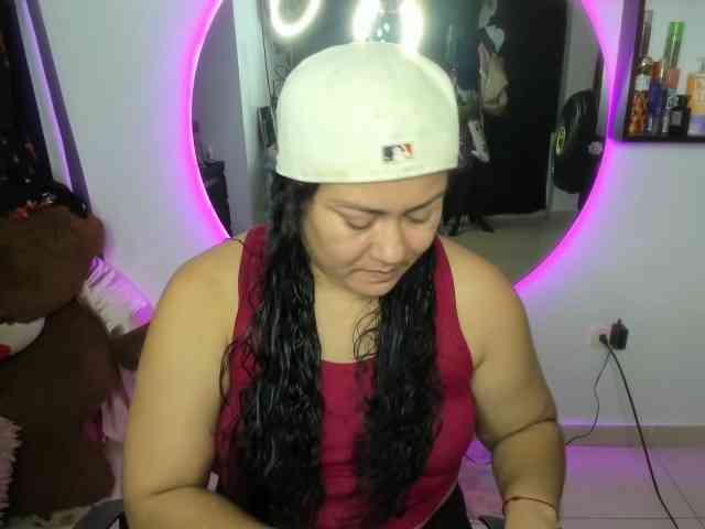 AliceFox-Purple webcam