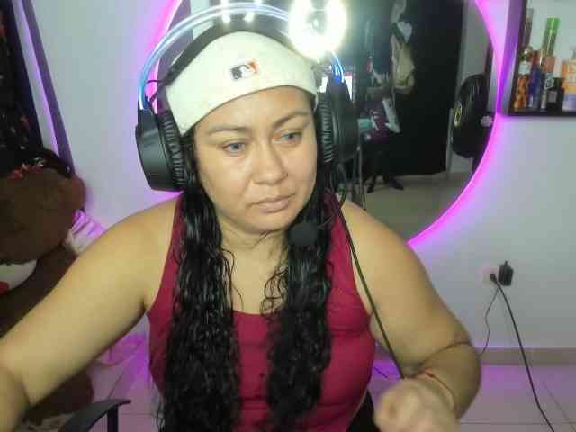 AliceFox-Purple webcam