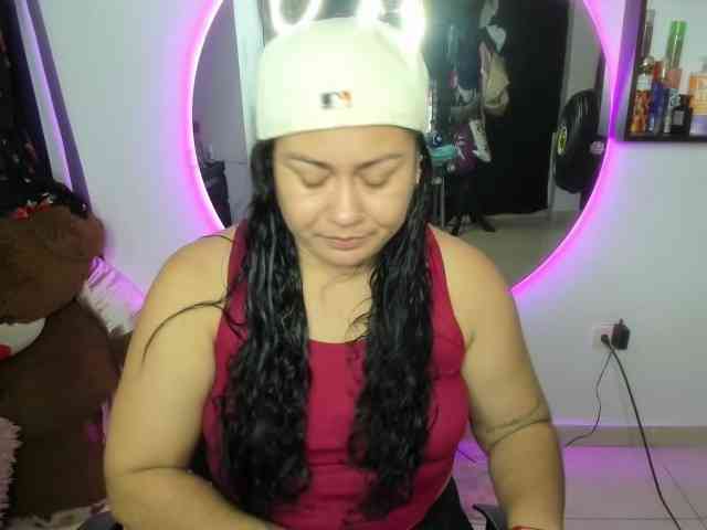 AliceFox-Purple webcam