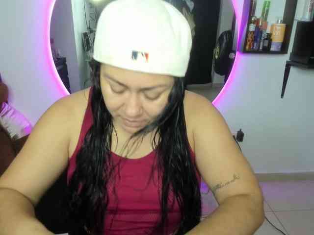 AliceFox-Purple webcam