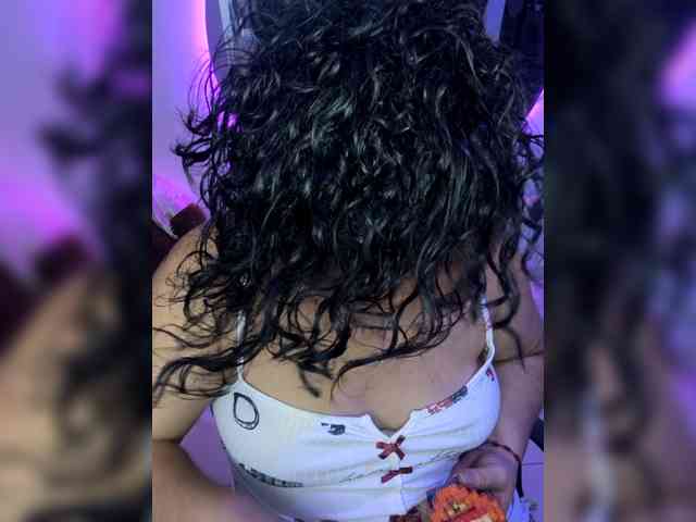 AliceFox-Purple webcam