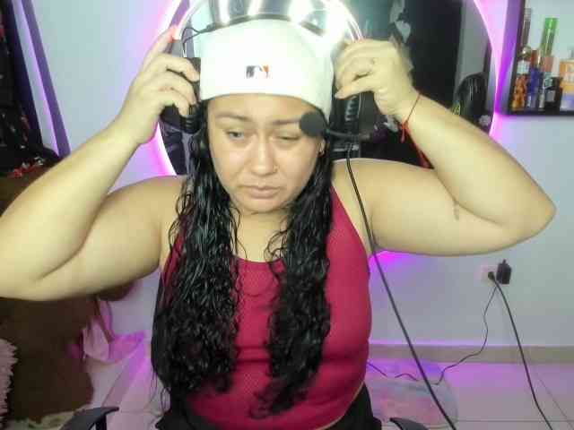 AliceFox-Purple webcam