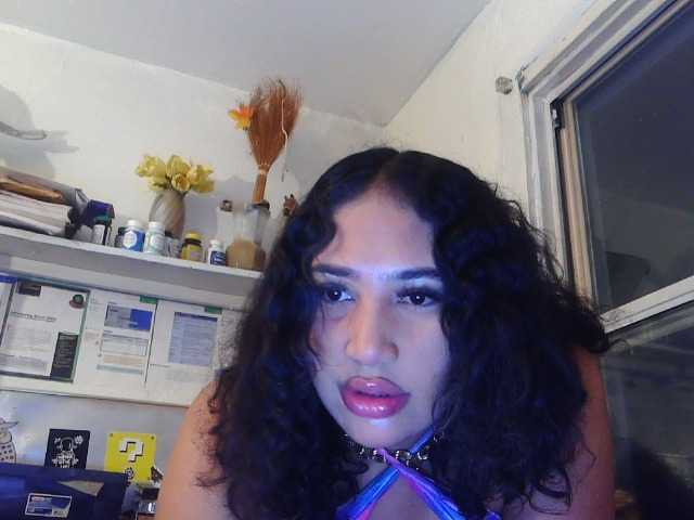 le modèle BunnyYT est en webcam porno dans un show sur le site bongacams, il possède les tags suivants: Latino/Hispanic,Brunette,Trimmed