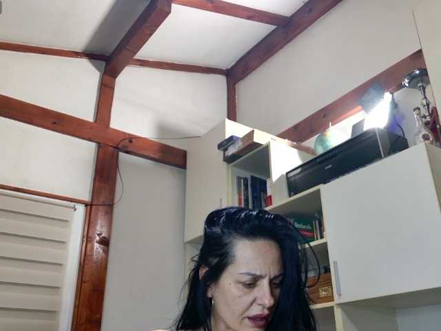 MiriamDelyn's BongaCams show and profile