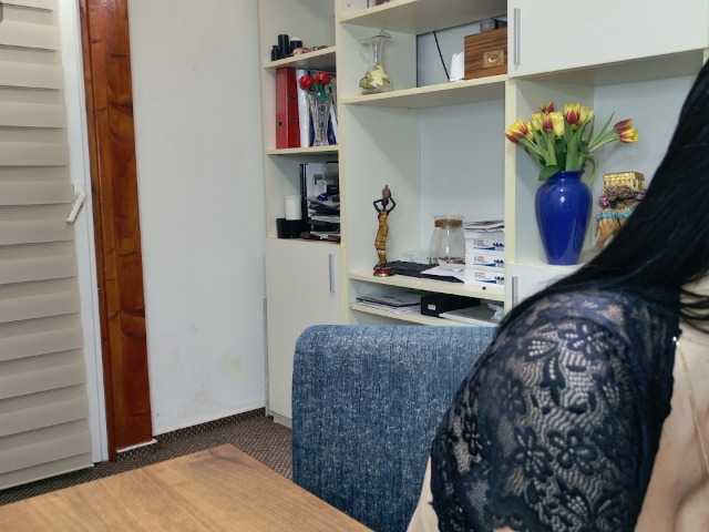 MiriamDelyn's BongaCams show and profile