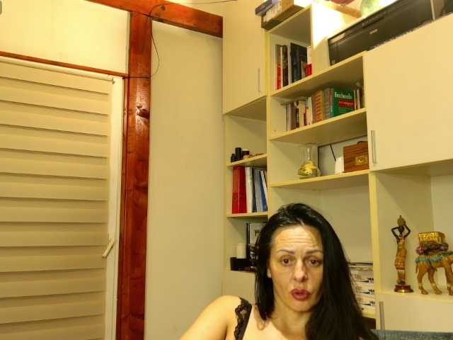 MiriamDelyn's BongaCams show and profile