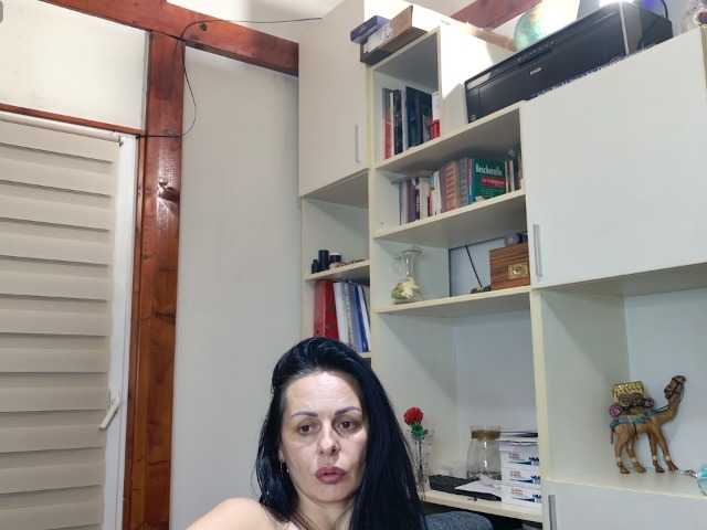 MiriamDelyn's BongaCams show and profile