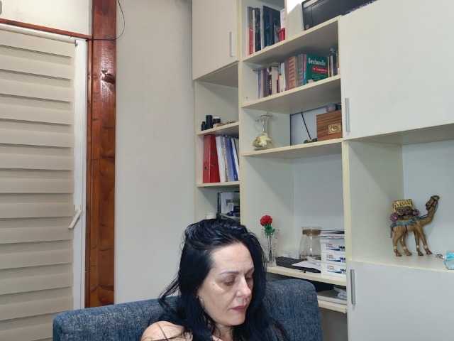 MiriamDelyn's BongaCams show and profile