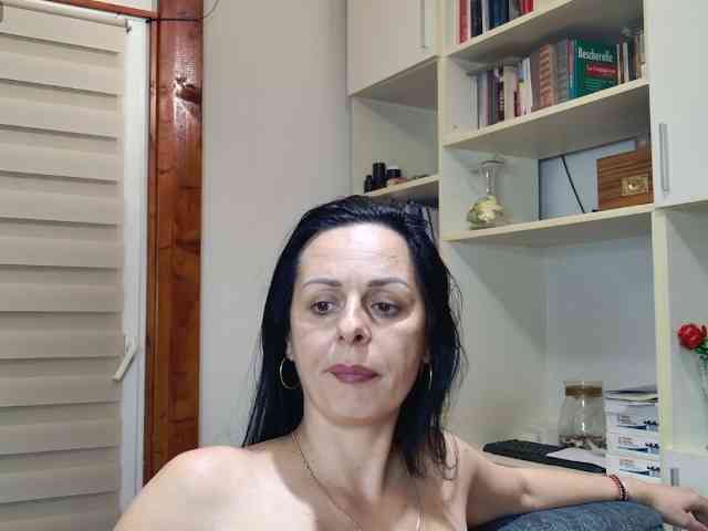 MiriamDelyn Live Webcam on BongaCams