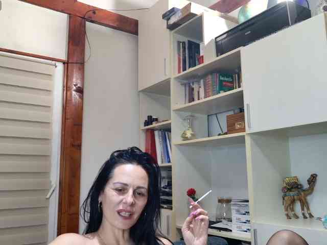 MiriamDelyn Live Webcam on BongaCams