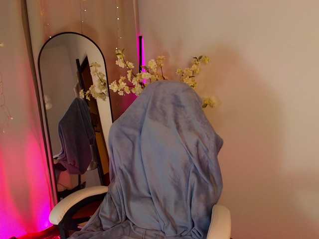 AngelicFox's BongaCams show and profile