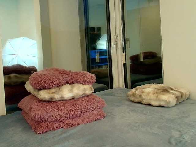 AngelicFox's BongaCams show and profile