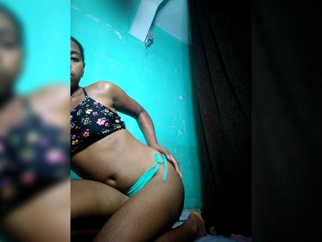 le modèle Elisa121 est en webcam porno dans un show sur le site bongacams, il possède les tags suivants: Ebony,Brunette,Shaved