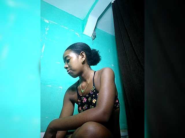 le modèle Elisa121 est en webcam porno dans un show sur le site bongacams, il possède les tags suivants: Ebony,Brunette,Shaved