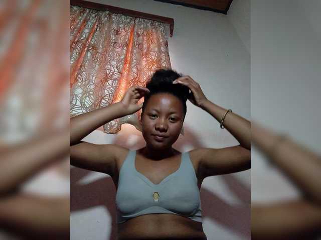 Rosiah01's BongaCams show and profile