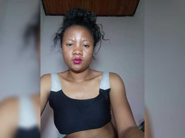 Rosiah01's BongaCams show and profile