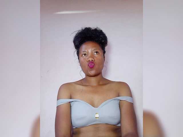 Rosiah01's BongaCams show and profile