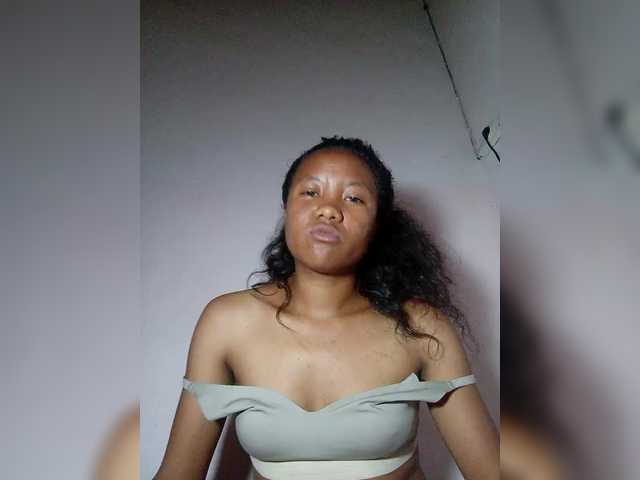 Rosiah01's BongaCams show and profile