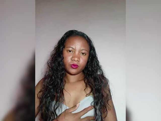 Rosiah01's BongaCams show and profile