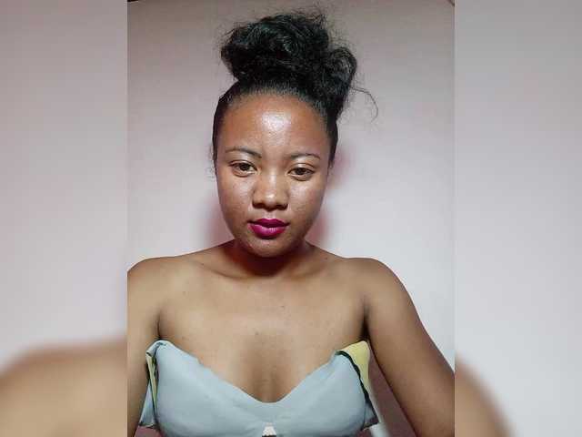 Rosiah01's BongaCams show and profile