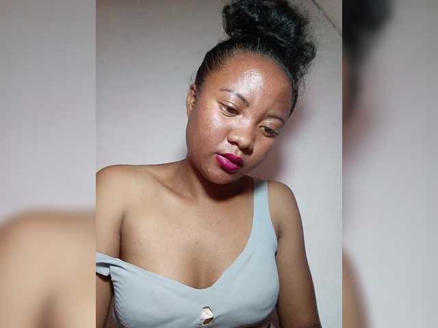 Rosiah01's BongaCams show and profile