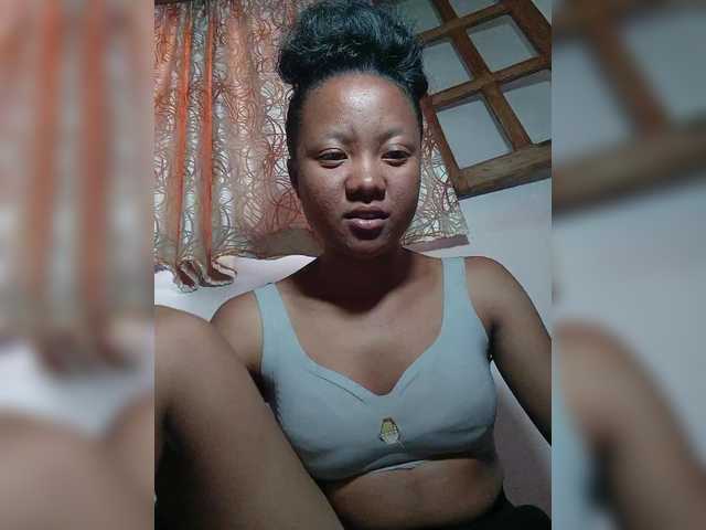 Rosiah01's BongaCams show and profile