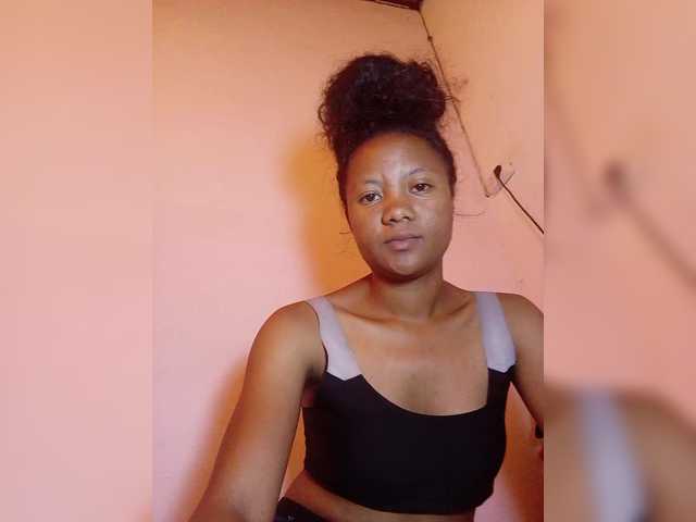 Rosiah01 live cam profile