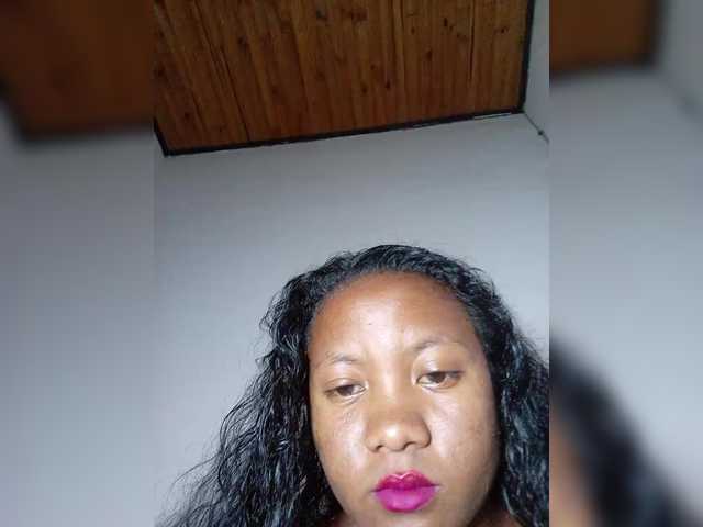 Rosiah01 live cam profile