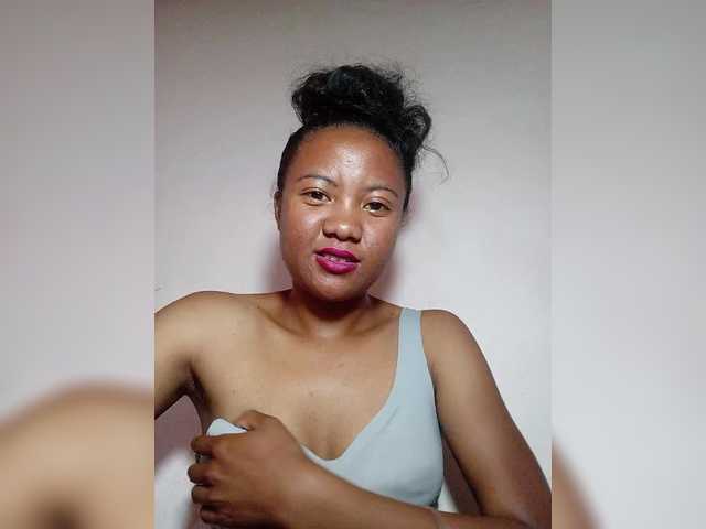 Rosiah01's BongaCams show and profile