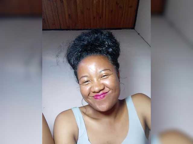 Rosiah01's BongaCams show and profile