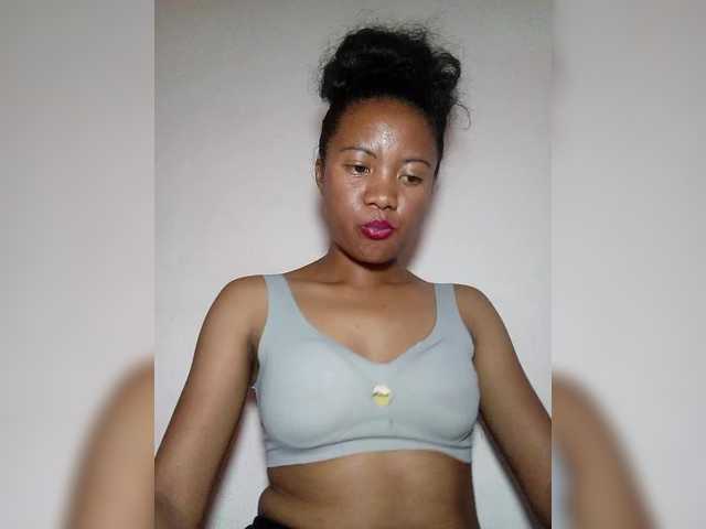 Rosiah01's BongaCams show and profile