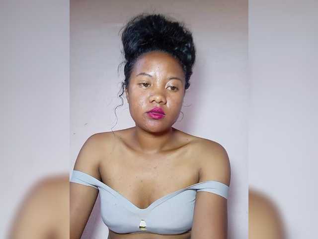 Rosiah01's BongaCams show and profile