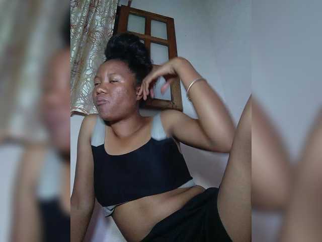 Rosiah01's BongaCams show and profile