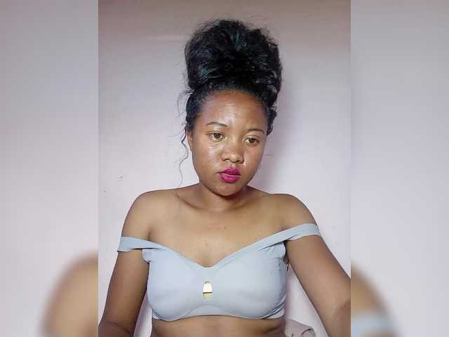 Rosiah01's BongaCams show and profile