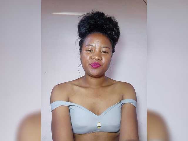 Rosiah01 Live Cam on BongaCams