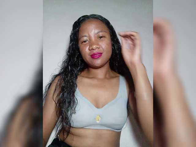 Rosiah01's BongaCams show and profile