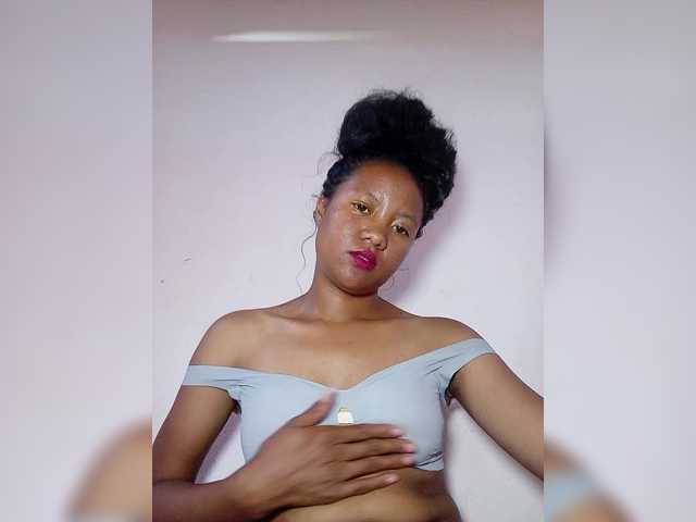 Rosiah01's BongaCams show and profile