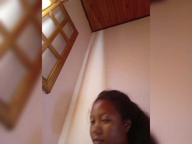 Rosiah01 live cam profile