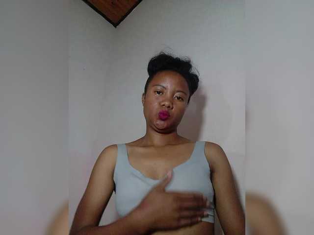 Rosiah01's BongaCams show and profile