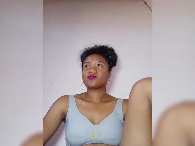 Rosiah01 Live Cam on BongaCams