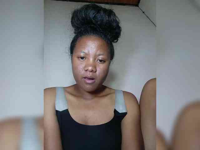 Rosiah01 Live Webcam on BongaCams