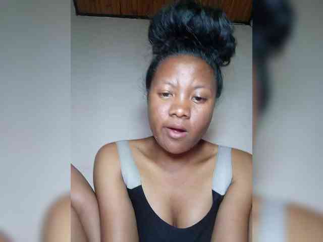 Rosiah01 Live Webcam on BongaCams