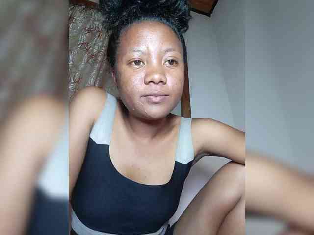 Rosiah01 Live Webcam on BongaCams